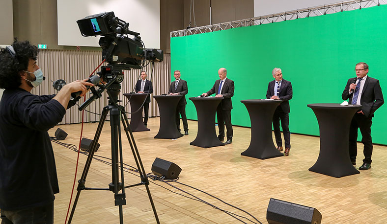 Podiumsdiskussion des Vorsitzenden der Geschäftsführung sowie die Leitung der Präventionsabteilung zu Fragen aus dem Teilnehmerkreis.