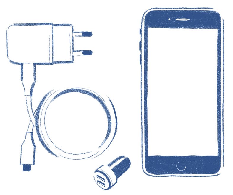 Auto-Check im Winter: Smartphone mit Ladekabel