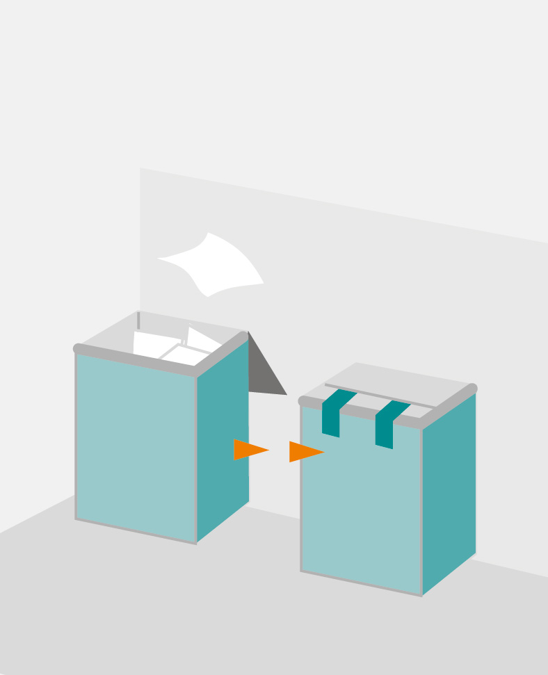 Zwei kastenförmige Behälter stehen nebeneinander, einer ist offen mit weißen Tüchern, einer hat einen geschlossenen Deckel.