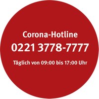 Roter Kreis mit Aufschrift in weiß: Corona-Hotline, 0221 3778-7777, Täglich von 09:00 bis 17:00 Uhr.