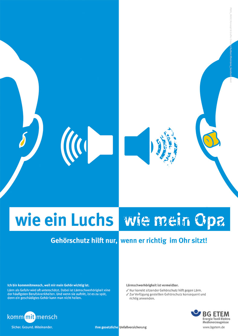 Plakatmotiv der BG ETEM Plakatkampagne 2020 "Wie ein Luchs, wie mein Opa" zeigt in weiß und hellblau Zeichnungen von Lautsprechern, die Ohren mit korrekt und falsch sitzendem Gehörschutz beschallen.