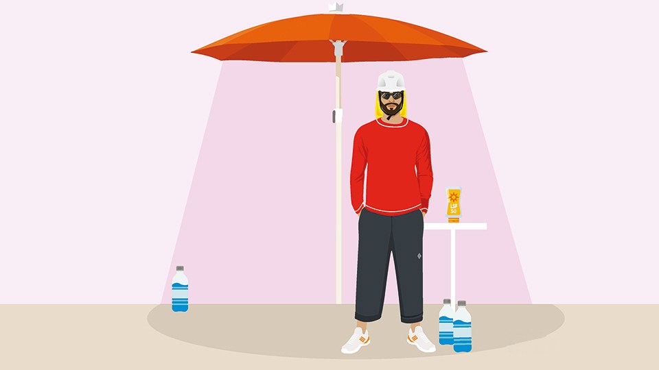 Illustration zum Thema UV- und Sonnenschutz: Ein Arbeiter steht unter einem Sonnenschirm, zu seinen Füßen Wasserflaschen und neben sich auf einem Tisch Sonnenschutzcreme mit Faktor 50. Er trägt Helm mit Nackenschutz, Sonnenbrille, langärmligen Pullover und lange Hose.