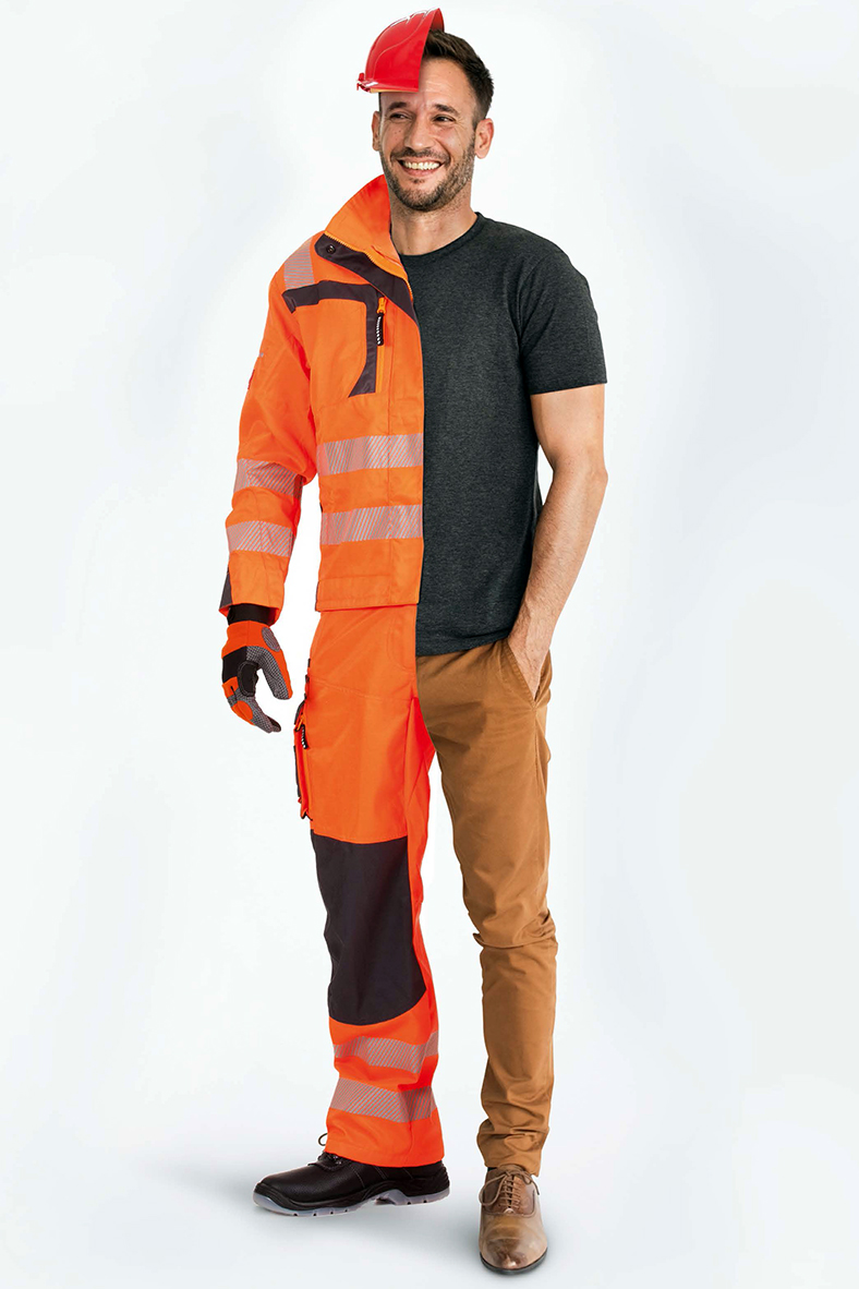 Ganzkörperansicht eines Arbeitnehmers, auf der linken Seite ist er bekleidet mit Persönlicher Schutzausrüstung: Helm, Handschuhe, orange Schutzkleidung und Sicherheitsschuhe; auf der rechten Seite trägt er ein graues T-Shirt und eine helle Hose mit normalen Halbschuhen.