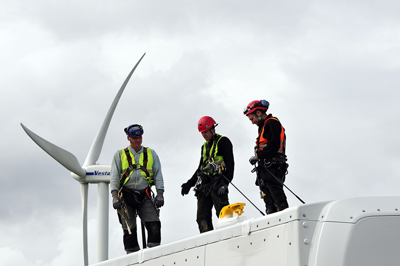 DGUV 203-007, Windenergieanlagen, Wartung durch Mitarbeiter mit PSA.