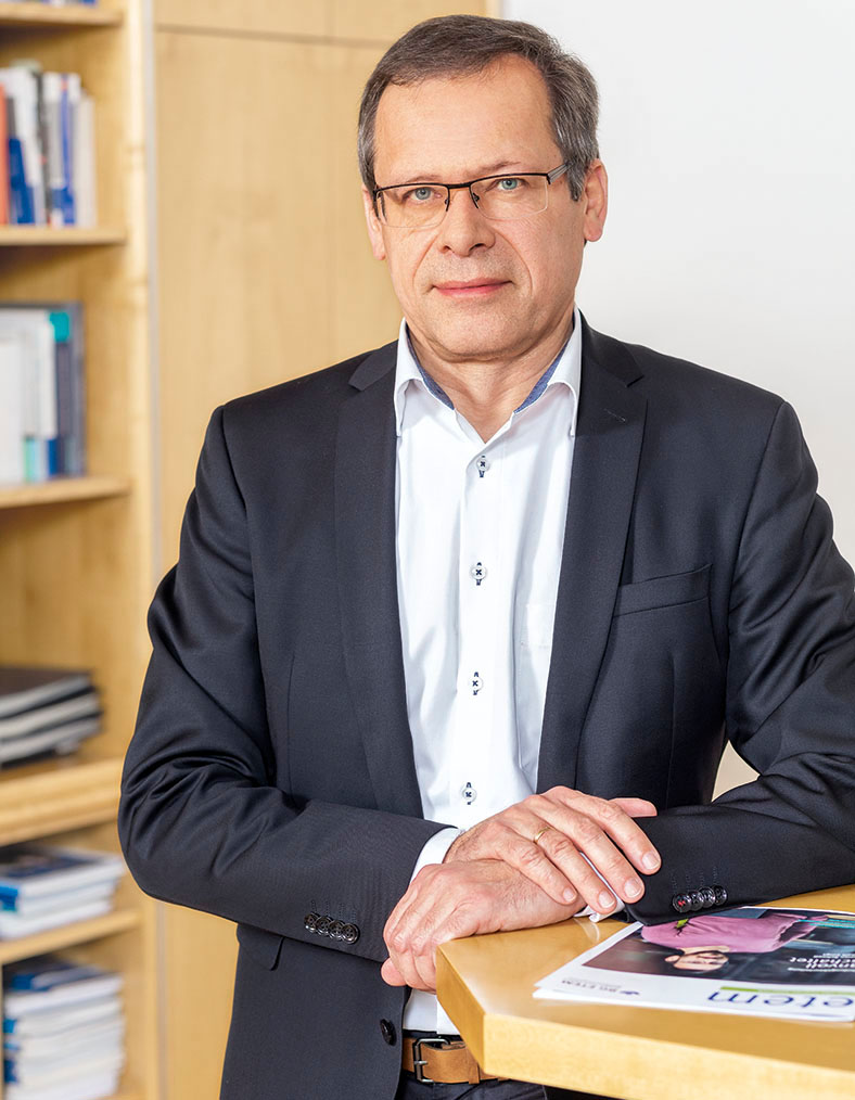 Porträtfoto von Johannes Tichi, Vorsitzender der Geschäftsführung der BG ETEM. 