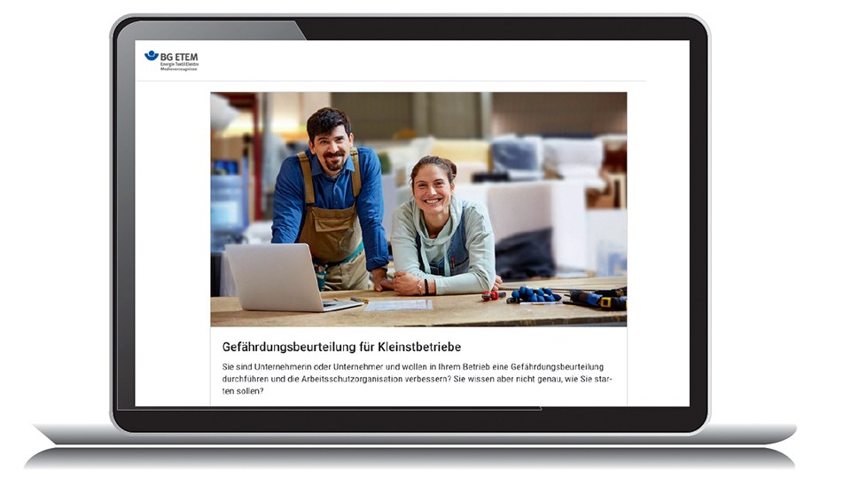 Laptop, auf dessen Display die Startseite der BG ETEM-Webseite zur Gefährdungsbeurteilung für Kleinstbetriebe zu sehen ist