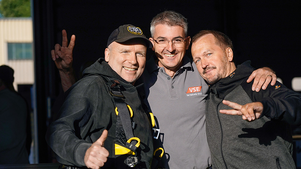 Mathias Kütten (m.), RiskBuster Holger Schumacher (r.) und sein Kollege Jens Lange können zufrieden sein.